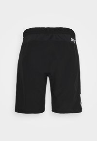 Shorts de sport noirs avec une taille élastique et un logo en contraste. Le tissu semble lisse et léger, adapté pour des vêtements de sport.