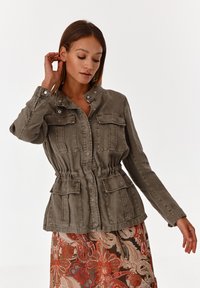 TATUUM ARJANA - Skraistė  - khaki