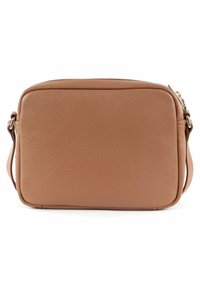 Borsa a tracolla in pelle marrone di forma rettangolare, con superficie testurizzata e una sola tracolla, dotata di chiusura con zip in alto.