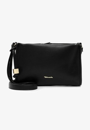 Borsa a tracolla in pelle nera con texture liscia, forma rettangolare, dettagli in metallo dorato e tracolla rimovibile.