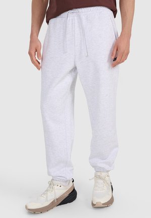 - Spodnie treningowe