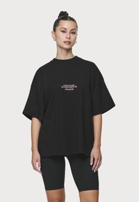 Pegador NAIA HEAVY OVERSIZED TEE - Apdrukāts T-krekls - black