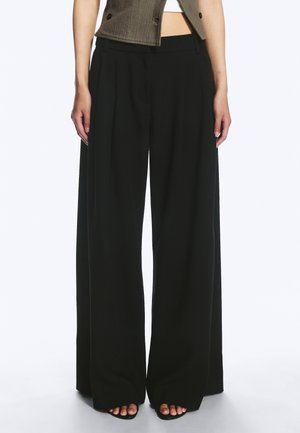 Weekday, PLEATED - Coupe large - black