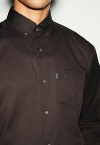 Next BUTTON DOWN OXFORD FIT - REGULAR FIT - Hemd - chocolate brown