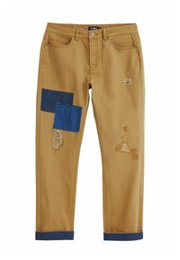 Bruna denimjeans med lappar i mörkblått och ribbat mönster, med slitna detaljer och en tapered passform.