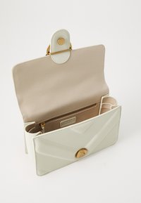 Thumbnail Image 4