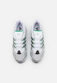 adidas Originals TEMPER RUN 2 UNISEX - Sportcipő - footwear white/green/core black