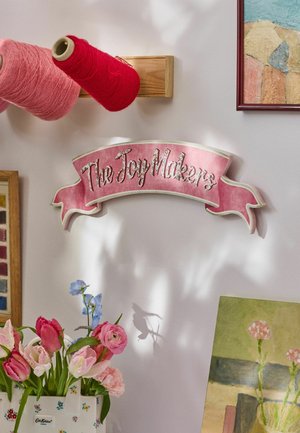 Cath Kidston, CATH KIDSTON SLOGAN WALL PLAQUE UNISEX - Decoration - pink