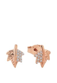 Orecchini a cerchio in oro rosa a forma di foglia, metà decorata con piccoli cristalli trasparenti rotondi.