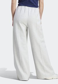 adidas Originals Teplákové kalhoty - light grey