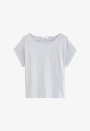 Jasnoszary damski T-shirt z krótkim rękawem, szerokim okrągłym dekoltem i luźnym krojem, sfotografowany na białym tle.