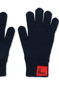 Granatowe rękawiczki robione na drutach z prążkowanymi mankietami, z czerwoną metką z czarnym tekstem. Wykonane z miękkiego materiału, odpowiednie na zimną pogodę.
