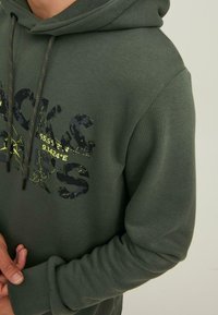 Jack & Jones TECH LOGO - Kapuzenpullover - forest night