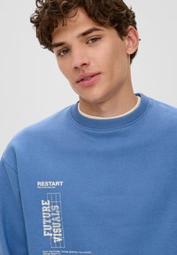 QS Sweater - himmelblau