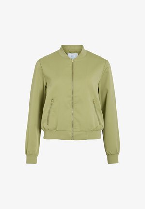 Olivovo zelená bomber bunda so zipsom, dvoma bočnými vreckami a manžetami s rebrovaním. Hladká textúra a ležérny dizajn.