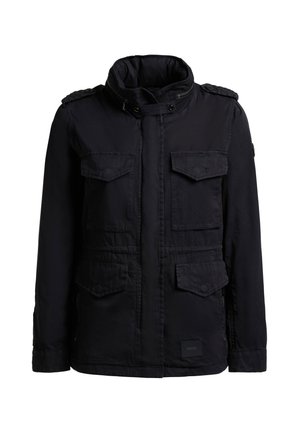 Giacca nera stile militare con collo alto, chiusura con zip e bottoni, quattro tasche con patta e spalline sulle spalle.