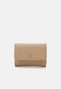 Calvin Klein DAILY SMALL TRIFOLD - Lommebok - chanterelle