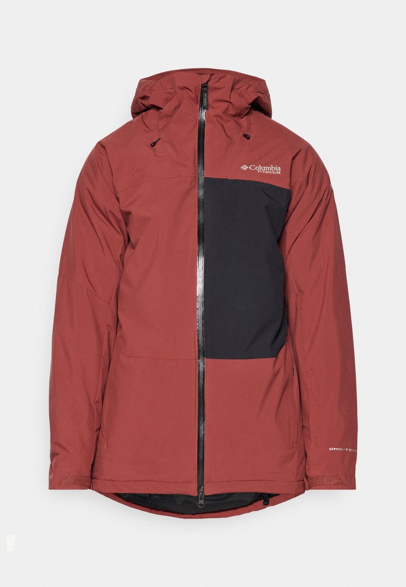 Giacca impermeabile rossa e nera con cappuccio, dotata di zip frontale completa, dettagli con logo e polsini elasticizzati. Progettata per condizioni esterne.