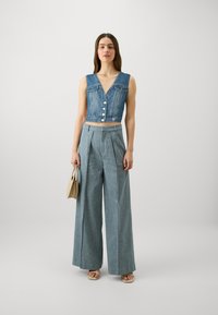 Guess EVA - Top - on the side