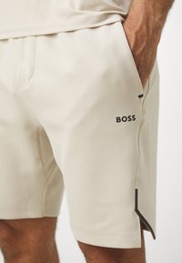 BOSS HECON ACTIVE - Sportiniai šortai - open beige