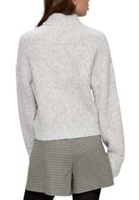 QS - Sweter