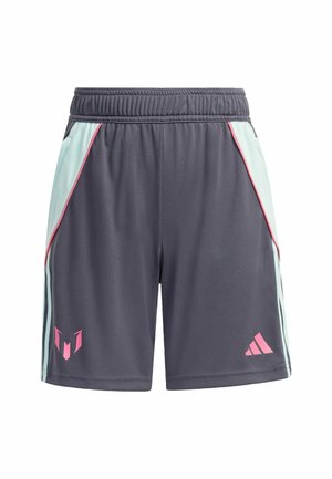 Pantaloncini sportivi grigio scuro con pannelli azzurri e accenti rosa, con i loghi Adidas e Messi sulla parte anteriore delle gambe inferiori.