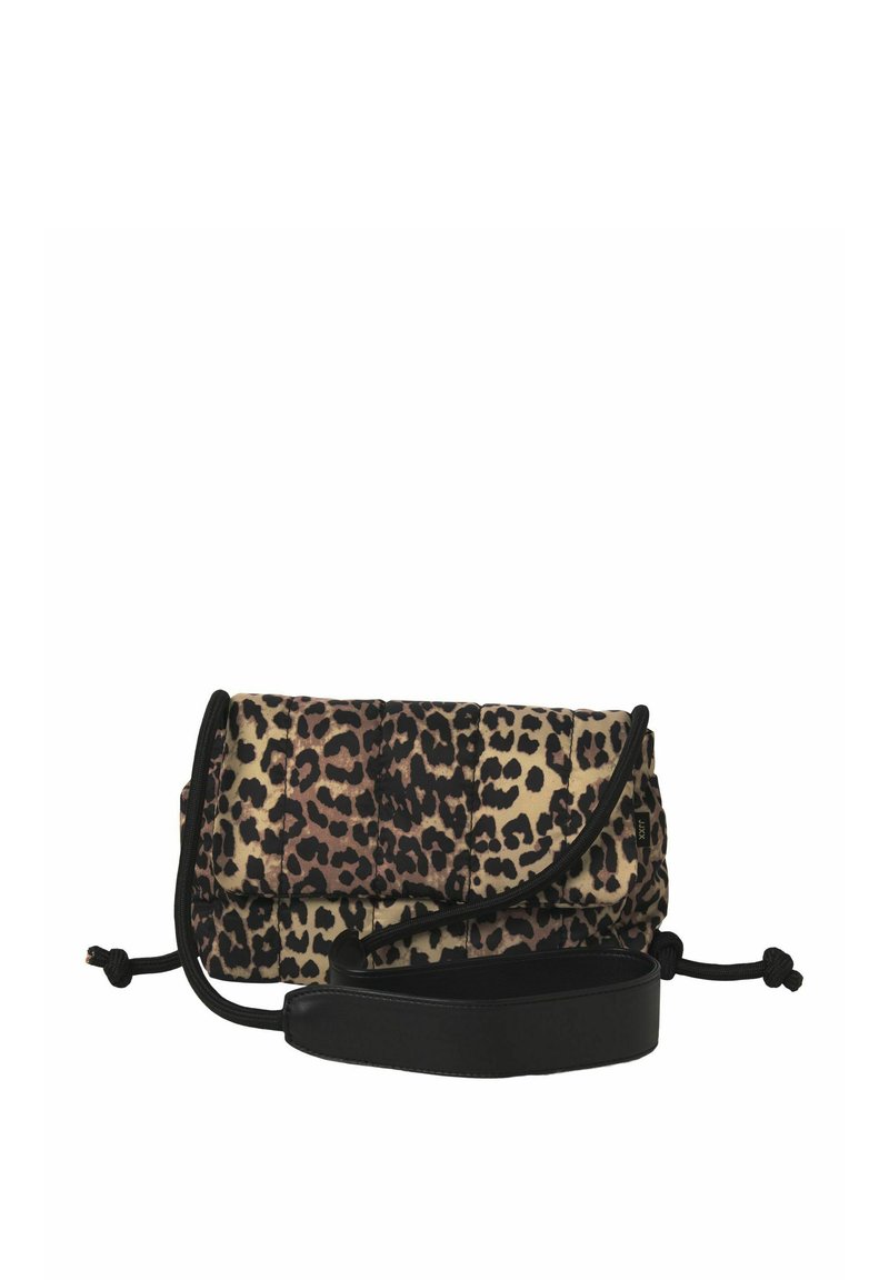 Borsa con stampa leopardata realizzata in tessuto, con design pieghevole, rifiniture nere e tracolla regolabile. Include dettagli con chiusura a cordoncino.