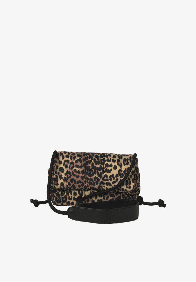 Borsa con stampa leopardata realizzata in tessuto, con design pieghevole, rifiniture nere e tracolla regolabile. Include dettagli con chiusura a cordoncino.