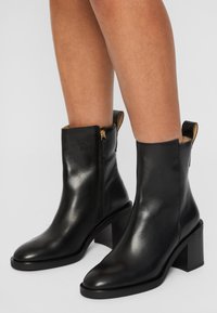 BOSS CAMY - Botines - black
