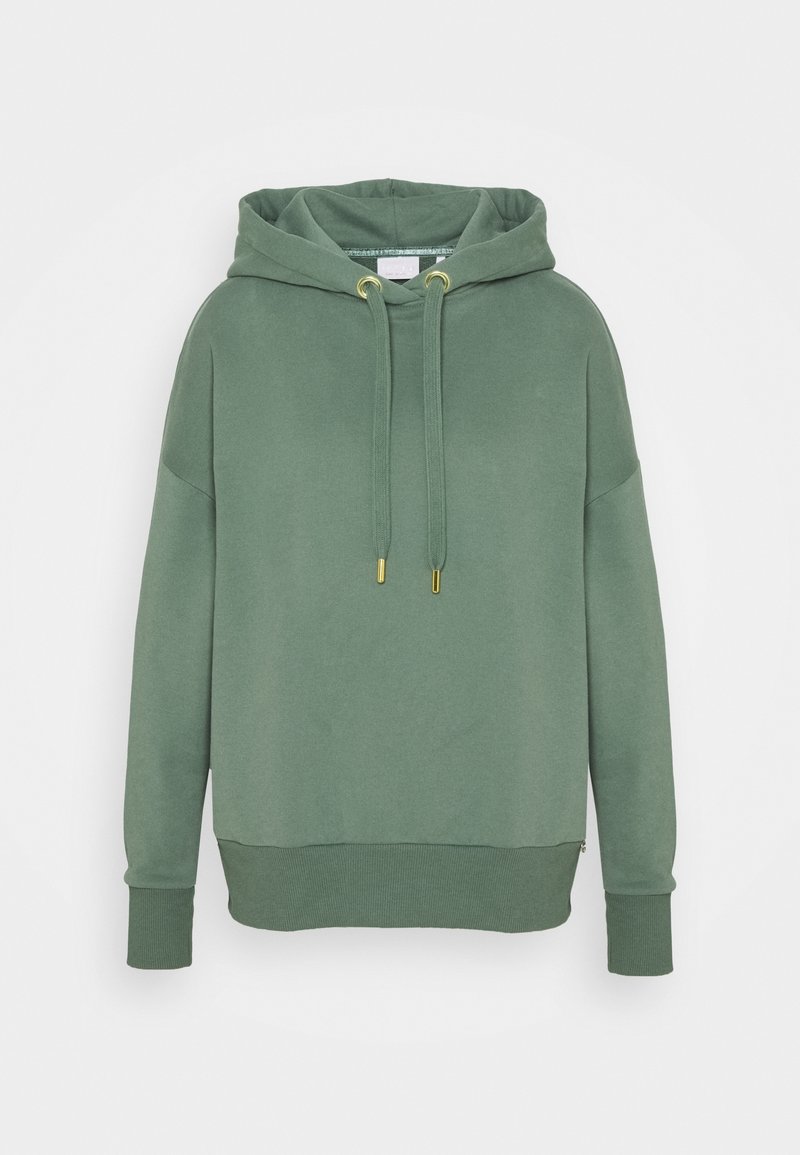 Sudadera verde con capucha hecha de tela suave. Cuenta con un bolsillo canguro, puños de canalé y detalles metálicos dorados en los cordones.