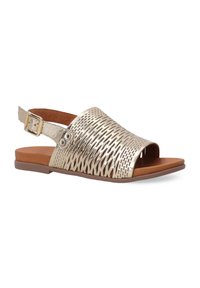 Metallic guld slingback sandal med åben tå, vævet design og en flad brun sål. Har en spænde-strop for sikker pasform.