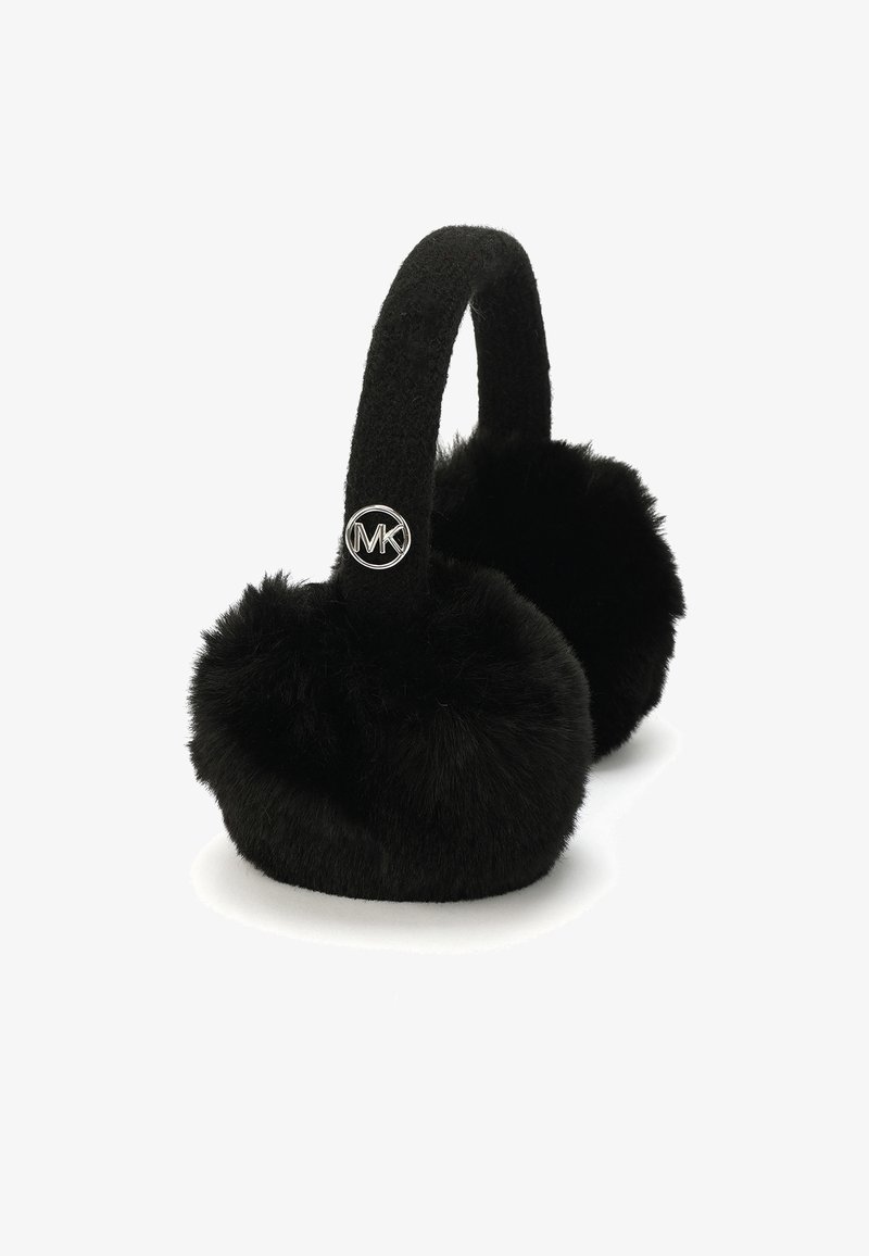 Czarne nauszniki z sztucznego futra z szerokim pałąkiem na głowę i srebrnym okrągłym logo. Miękka tekstura, okrągły kształt i pełne pokrycie zapewniające ciepło.