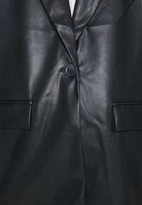 Vero Moda Tall VMOLIVIA - Κοντό παλτό - black