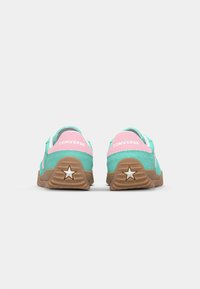 Converse RUN STAR TRAINER - Αθλητικά παπούτσια - light aqua spark/light jellyfish jitter/egret