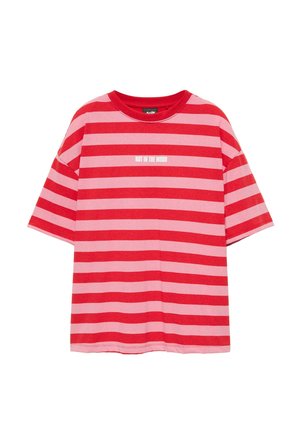 T-shirt à manches courtes rayé horizontal rouge et rose avec le texte blanc "NOT IN THE MOOD" centré sur la poitrine.