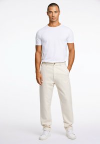 Lindbergh WIDE FIT  - Broek - cream white