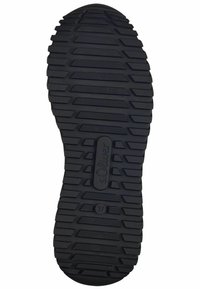 Suola di scarpa in gomma nera con superficie texture, caratterizzata da scanalature diagonali e orizzontali. Il marchio "s.Oliver" è impresso al centro. Taglia 37 contrassegnata.