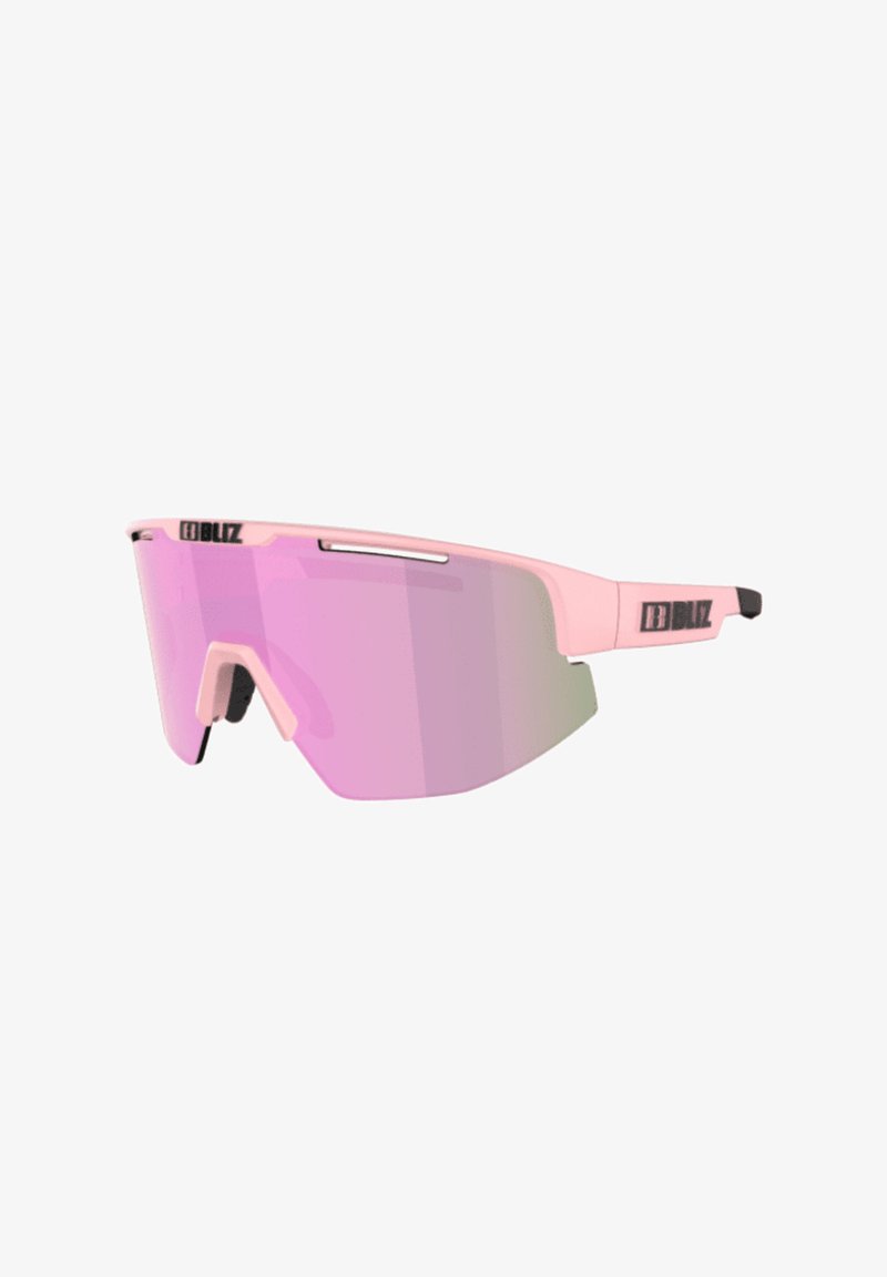 Occhiali sportivi rosa con una grande lente specchiata e una montatura leggera. Presentano un marchio discreto sulla tempia.