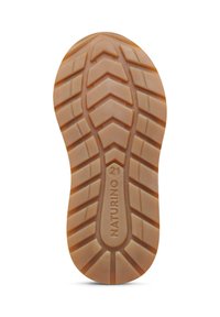Suela de zapato de goma con un patrón de tracción en zigzag, color marrón claro, superficie texturizada y marca en relieve "NATURINO" y tamaño "21."