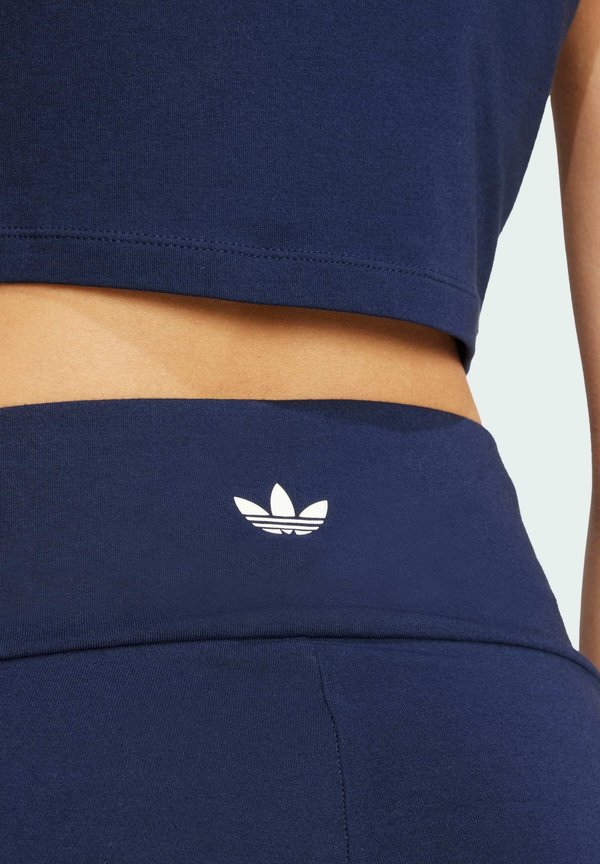 STRIPES BOOTY CO - Shorts2