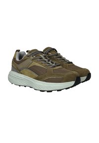 Bruine suède en mesh sneakers met grijze accenten, voorzien van ronde veters, een gevoerde zool en een getextureerde buitenzool voor grip.