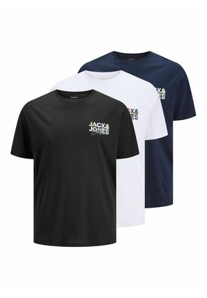 Trzy koszulki z krótkim rękawem i okrągłym dekoltem w czarnym, białym i granatowym kolorze, każda z nadrukiem "JACK & JONES" na lewej stronie klatki piersiowej.