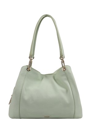 Lichtgroene leren schoudertas met twee handvatten en goudkleurige accenten, met een zachte, licht slungelige structuur.