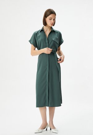 Koton POCKET DETAIL BUTTONED SHORT SLEEVE BELTED MIDI - Skjortekjole - green