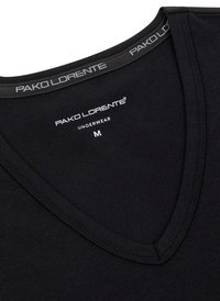 Czarne majtki w serek o gładkiej fakturze. Posiadają szare logo "PAKO LORENTE" na elastycznym dekolcie. Rozmiar: M.