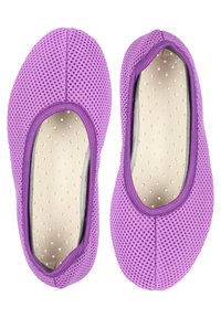 Paarse mesh ballerina flats met een gestippelde beige binnenzool. Heeft een ronde neus en elastische rand langs de opening voor een flexibele pasvorm.