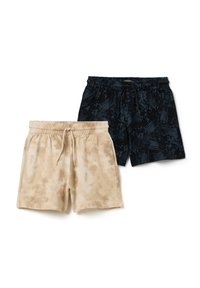 Dos pares de pantalones cortos: uno beige con un patrón de tie-dye y uno negro con un estampado gráfico texturizado. Ambos cuentan con una cintura elástica y cordones.