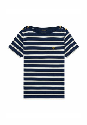 Marineblauw en wit gestreept T-shirt met korte mouwen, gouden knopen op de schouders en een klein geel geborduurd logo op de borst.