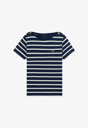 Koszula w granatowo-białe paski z krótkim rękawem, z złotymi guzikami na ramionach i małym żółtym haftowanym logo na piersi.