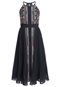 Robe midi noire sans manches avec jupe plissée, ornée d'une broderie géométrique complexe rouge, blanche et verte sur le corsage et le panneau central.